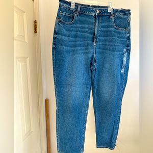 American Eagle High-Rise Mom Jean